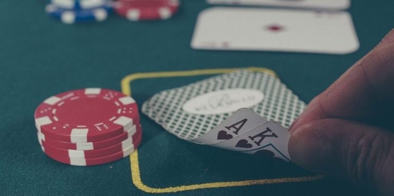 Piala88 slot suasana bermain slot malam neon berwarna ungu